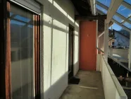 Mit Glas überdachter Balkon