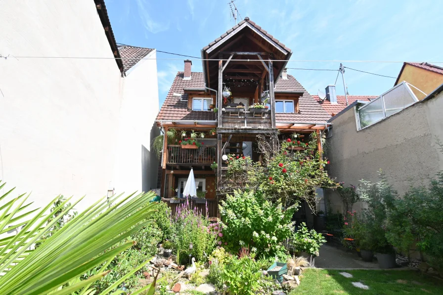 Garten - Haus kaufen in Endingen - Wunderschönes Dreifamilienhaus mit idyllischem Garten in Endingen