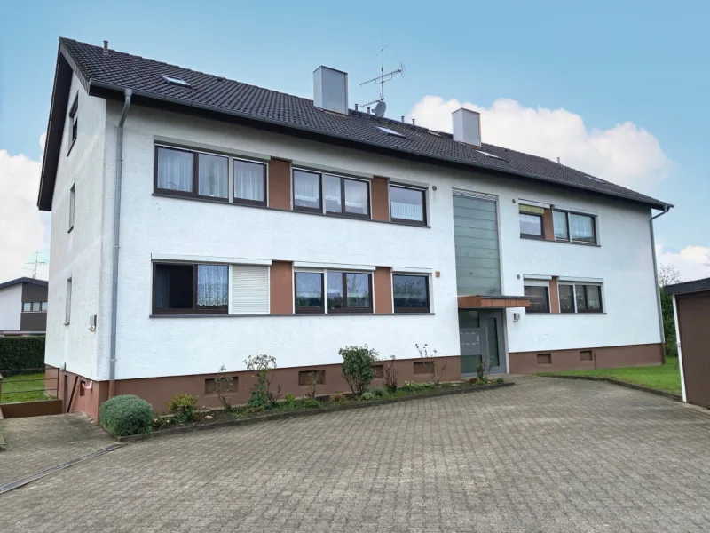 Hofseite - Wohnung kaufen in Emmendingen - Wohntraum in Kollmarsreute - Geräumige 4-Zimmer -Wohnung mit durchdachtem Grundriss