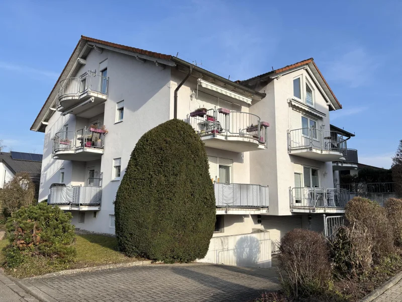 Außenansicht - Wohnung kaufen in Teningen - Traumhafte Bergsicht - Modernes Wohnen in einzigartiger Maisonettewohnung