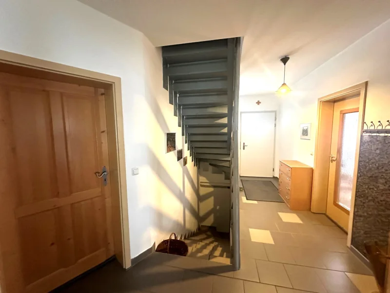 Flur mit offener Treppe