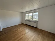 geräumiges Wohnzimmer