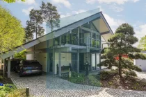 Hausansicht mit Carport