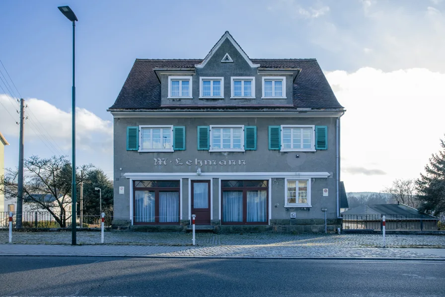 Frontansicht - Haus kaufen in Neustadt in Sachsen - Ein- oder Zweifamilienhaus mit Gewerbefläche für Ihr neues Projekt