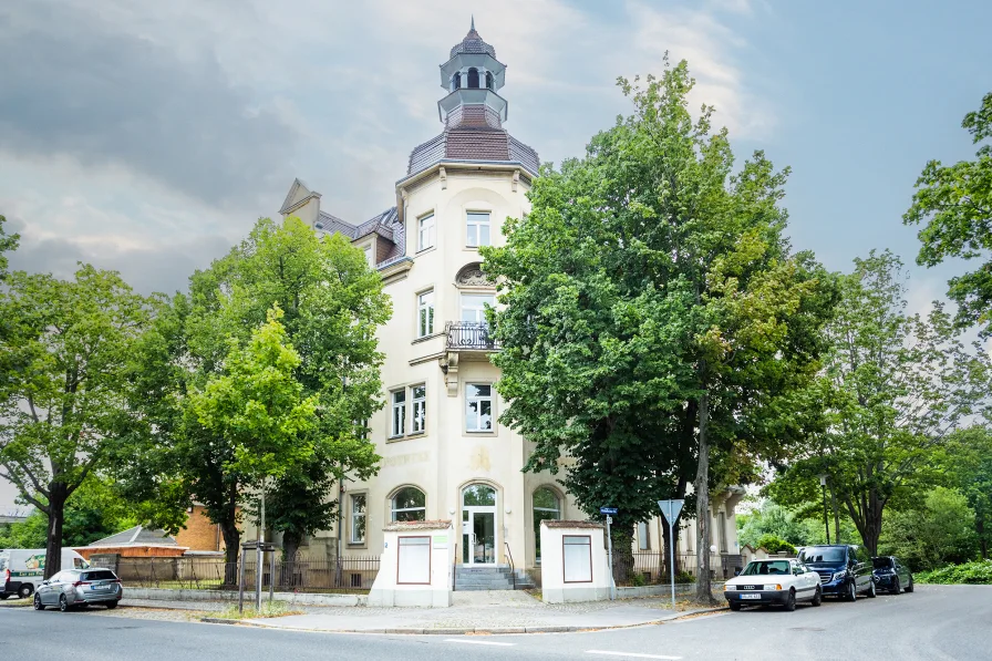 Außenansicht - Wohnung kaufen in Dresden - Hübsche Familienwohnung mit 2 Balkonen im Herzen der Stadt