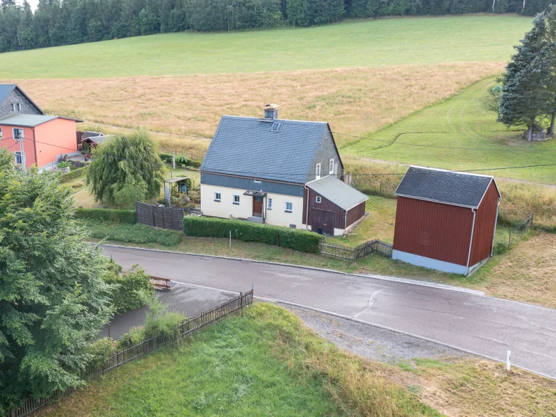 Aussenansicht - Haus kaufen in Neuhausen/Erzgebirge - Erzgebirgisches Naturidyll: Kleines Haus zur Sanierung – Ihr zukünftiges Ferienparadies