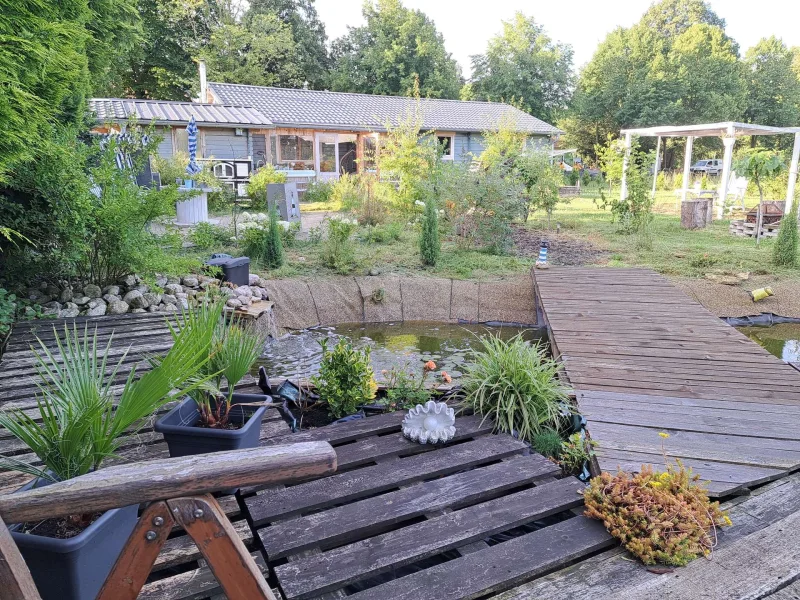 Garten mit Teich