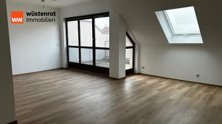 Wohn- und Essbereich - Wohnung mieten in Karben - Moderne & frisch renovierte 2-Zimmer-Wohnung mit Einbauküche und Balkon mit Weitblick in Karben