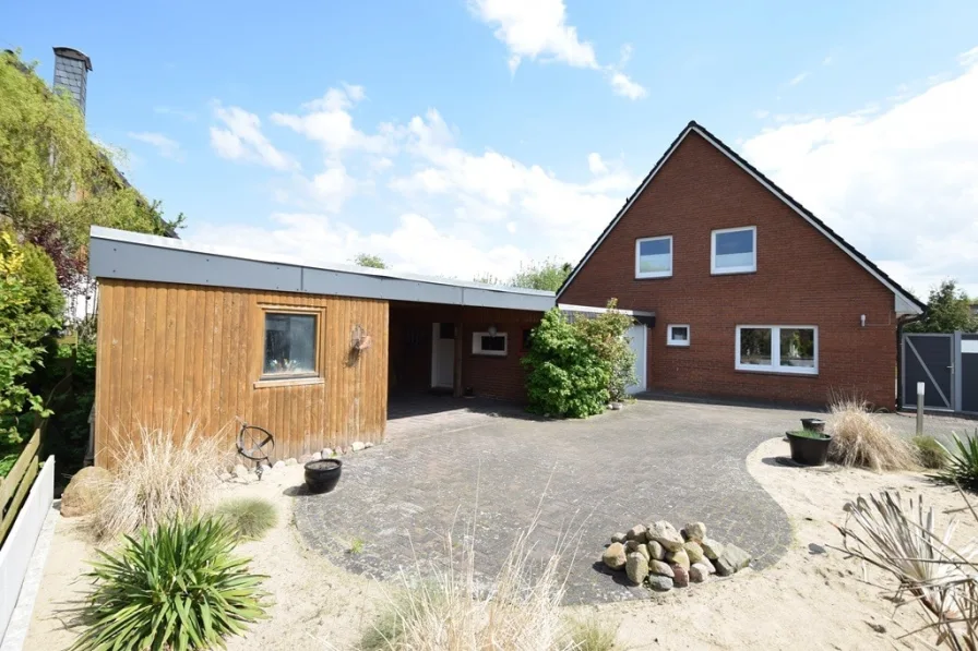 Carport mit Gerätehaus