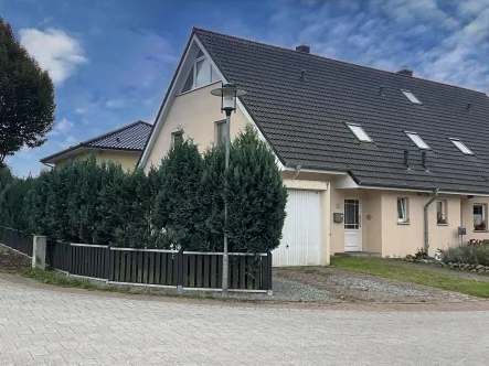 Vorderansicht - Haus kaufen in Stockelsdorf - Raumwunder in modernem Design!