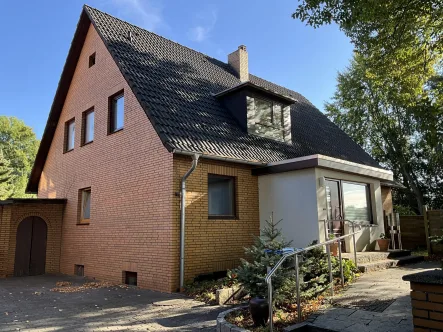 Straßenansicht - Haus kaufen in Lübeck - St. Jürgen Architektenhaus mit vielfältigen Nutzungsmöglichkeiten