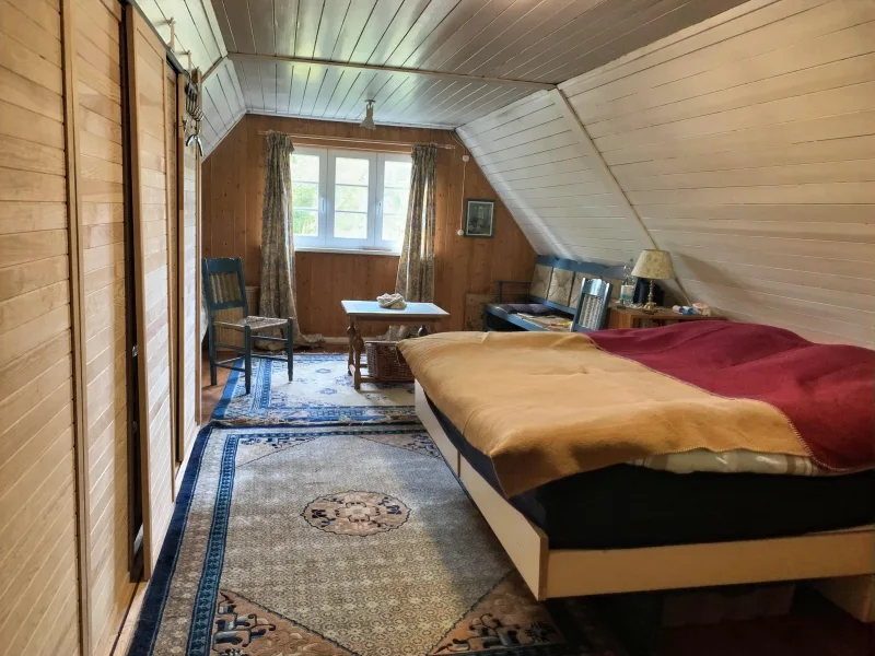 großzügiges Schlafzimmer