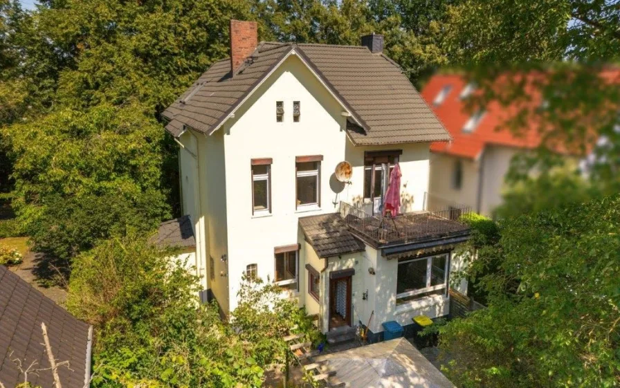 Hinteransicht von oben - Haus kaufen in Ahrensburg - Jugendstilvilla im Ahrensburger Villenviertel