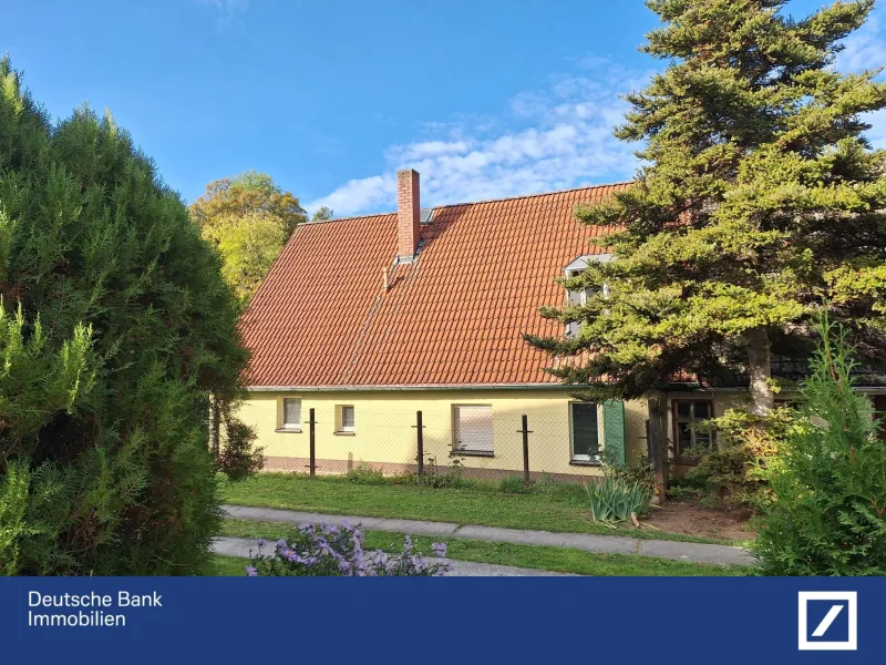 Haus von der Seite - Haus kaufen in Zwenkau - Wohnen am Naturschutzgebiet in Zwenkau