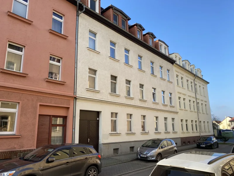 Hausansicht Nr. 35 und 37 - Wohnung kaufen in Markkleeberg - Helle 2 Raum Wohnung mit Balkon in Markkleeberg