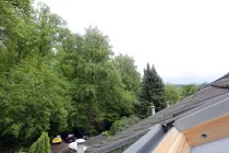 FERNBLICK AUS DEM DACHFENSTER