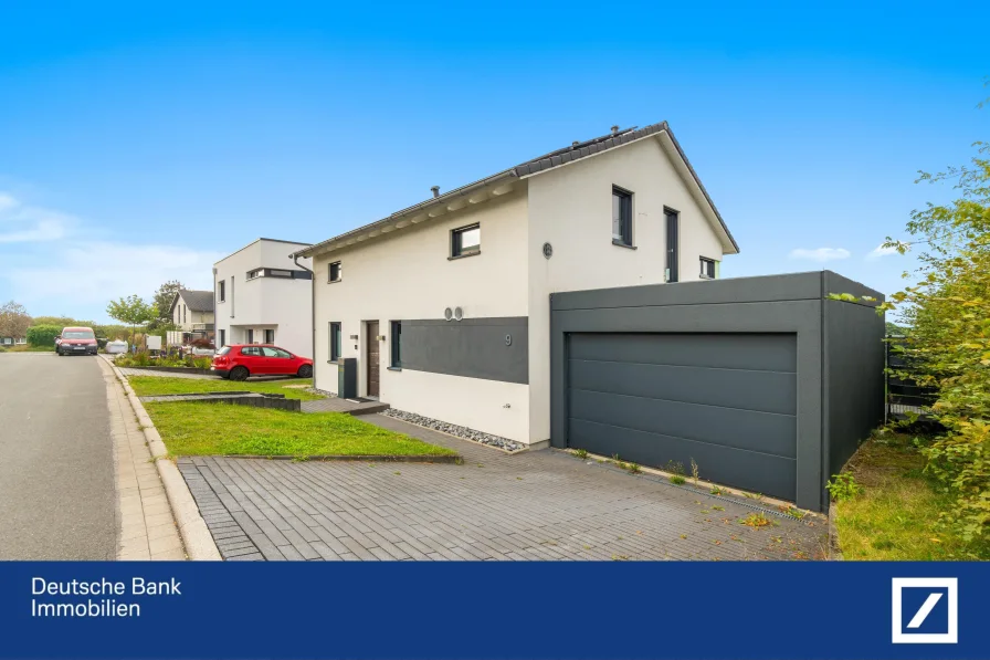 Haus Vorderfront - Haus kaufen in Schwelm - TRAUMHAUS IN DER IDYLLE – ERHOLSAMES WOHNEN MIT DER FAMILIE