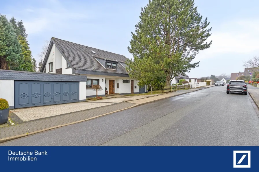 Hausansicht - Haus kaufen in Velbert - Velberter Bestlage! Freistehendes Einfamilienhaus mit ELW und tollem Grundstück in Tönisheide