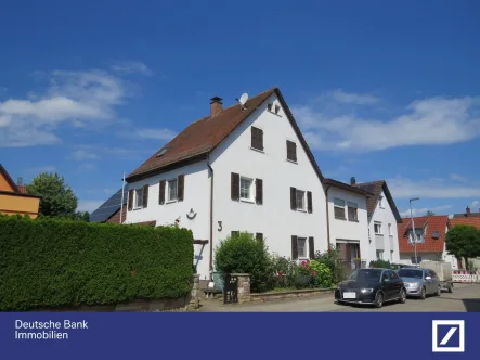 Straßenansicht - Haus kaufen in Haßmersheim - Kein Schloss und keine Burg. Aber Ihr Zuhause!