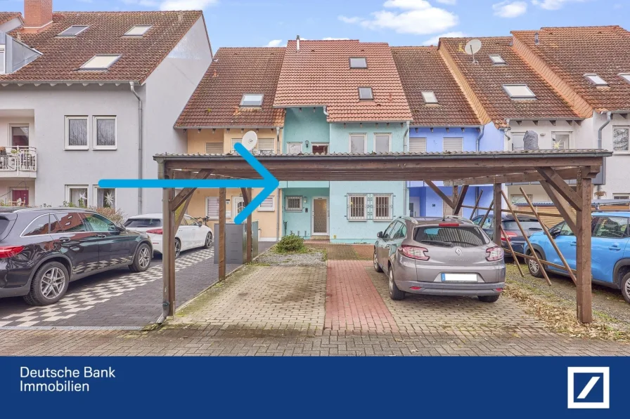 Carport_Front - Haus kaufen in Viernheim - Leerstehendes Reihenhaus mit viel Potenzial in ruhiger Lage Viernheims