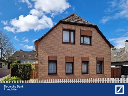 Straßenansicht - Haus kaufen in Wilhelmshaven - Historisches Einfamilienhaus in Wilhelmshaven