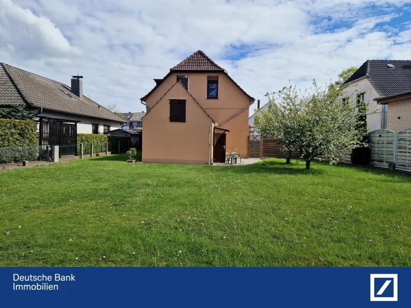 Blick von hinten - Haus kaufen in Wilhelmshaven - Einfamilienhaus mit klassischem  Charm