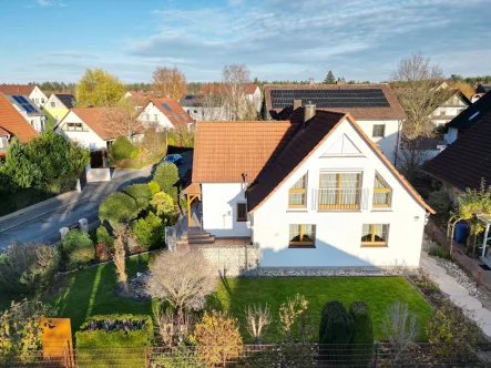 Luftaufnahme - Haus kaufen in Nürnberg - Zweifamilienhaus mit wundervollem Garten in bevorzugtem Stadtteil.