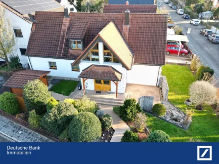 Luftaufnahme - Haus kaufen in Nürnberg - Zweifamilienhaus mit wundervollem Garten in bevorzugtem Stadtteil.