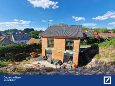 Außen - Haus kaufen in Ebelsbach - Fast fertig und Platz für die ganze Familie.