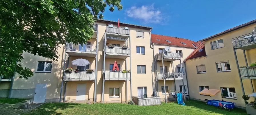 Rückansicht - Wohnung kaufen in Bannewitz - Hier stimmt alles!  Schöne Dreiraumwohnung mit perfektem Grundriss, Stellplatz und Balkon!