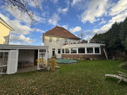  - Haus kaufen in Uetze - Schöne stilvolle Villa, zentral und ruhig gelegen