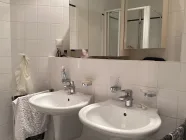 Badezimmer mit 2 Waschbecken