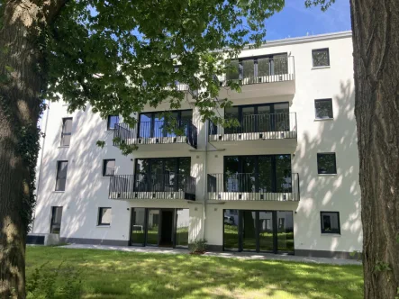  - Wohnung mieten in Königs Wusterhausen - Erstbezug! 3 Zimmer mit Terrasse, Einbauküche und Stellplatz mit E-Ladefunktion