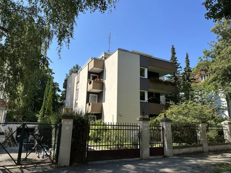 Viel grün und klare Formensprache - Wohnung kaufen in Berlin - Penthousetraum im Villenviertel Lichterfelde.Zwei große Dachterrassen - toller Ausblick!