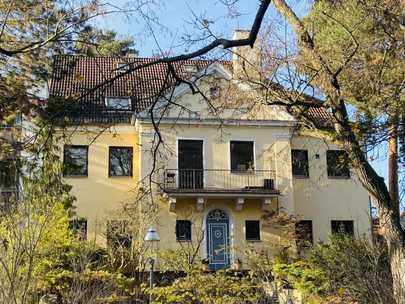 Straßenansicht - Wohnung kaufen in Berlin - Exklusive Lage mit Terrasse am Georg-Kolbe-Hain - Großzügige 5-Zimmer-Wohnung in Berlin-Westend