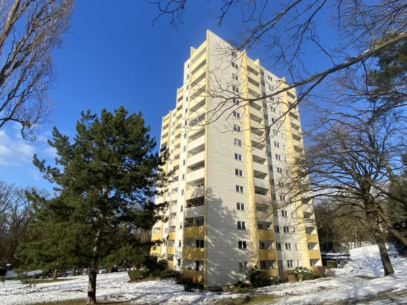 Das Wohnhaus  - Wohnung kaufen in Berlin - ! Kapitalanlag ! in Berlin-Westend - 2,5 Zimmer mit Balkon in der Angerburger Allee