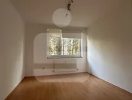 2. Schlafzimmer/Kinder- o. Gästezimmer/Büro