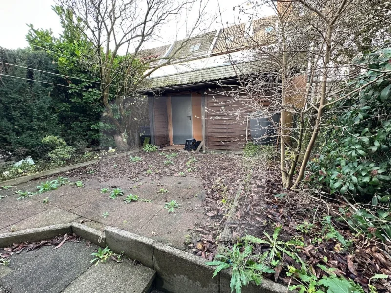 Souterrain mit Ausgang auf die Terrasse u. Tür in die Garage