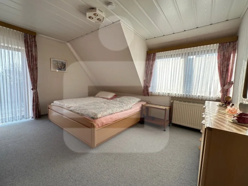 Schlafzimmer mit Balkonzugang