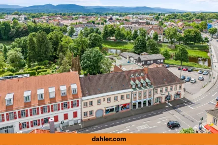 Wohn- und Geschäftshaus mit historischem Charme - Haus kaufen in Rastatt - Denkmalgeschütztes Wohn- und Geschäftshaus an der Murg