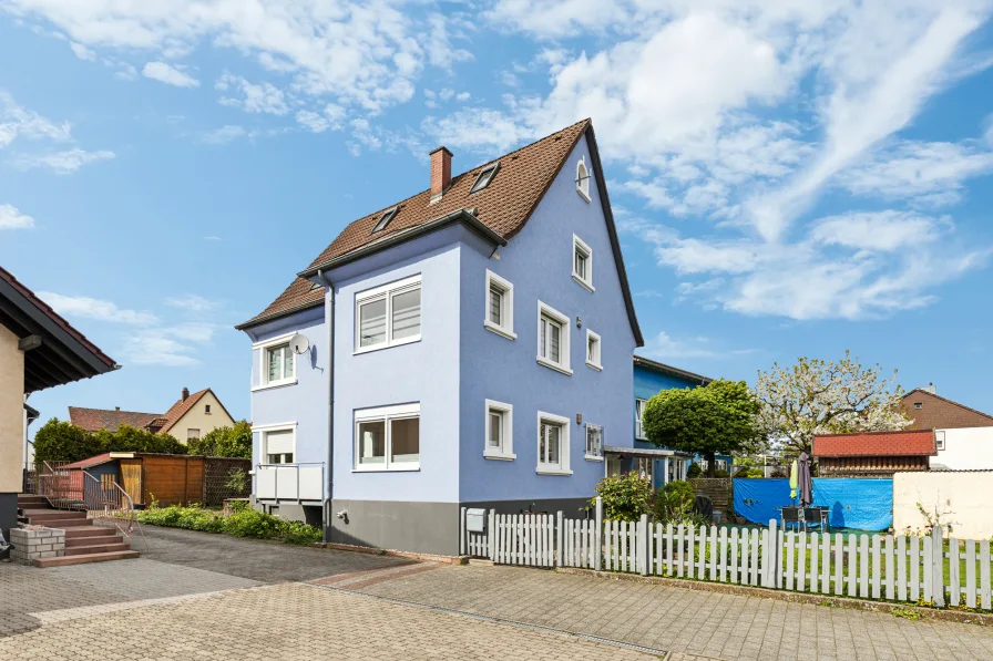 HAUSANSICHT - Haus kaufen in Eggenstein - Attraktives Haus mit großem Grundstück