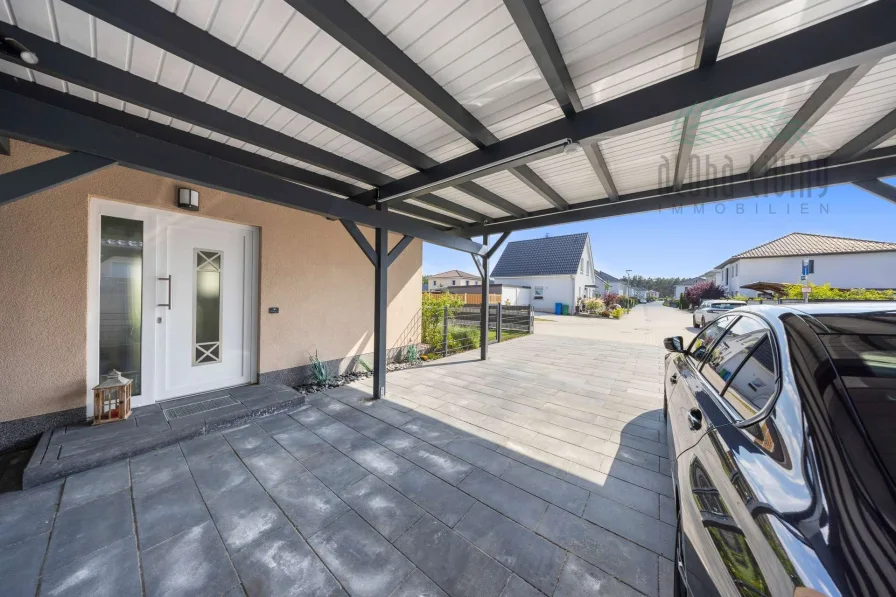 Entrance and carport 