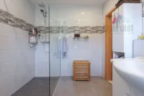 Badezimmer (EG)