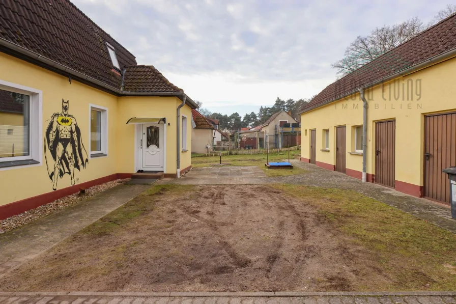 Terrasse und Nebengelass