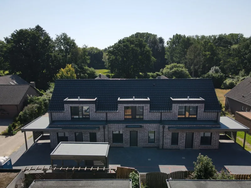 Gesamtanlage - Haus kaufen in Oldenburg - Großes Reihenmittelhaus in der Lagerstraße in Oldenburg mit Wärmepumpe und Carport!