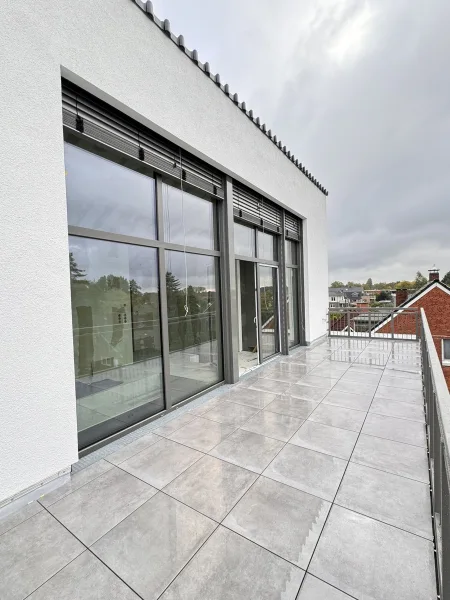 Dachterrasse - Wohnung kaufen in Oldenburg - Großzügige Maisonette-Wohnung mit Galerie an der Tonkuhle, KfW 40 plus