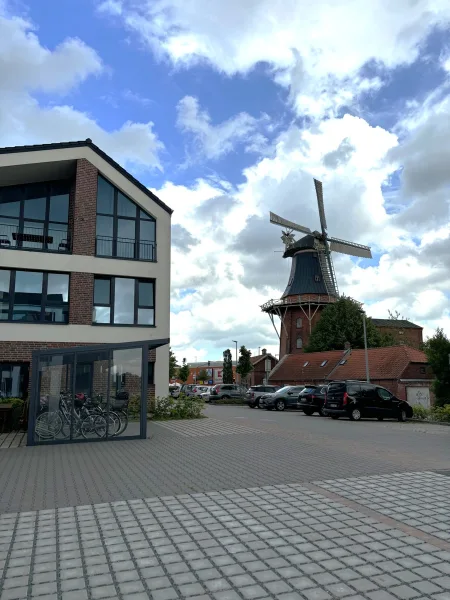 Blick auf Mühle - Wohnung kaufen in Norden - Wohnen am Norder Tief - Ferienwohnung mit Blick auf die Mühle!