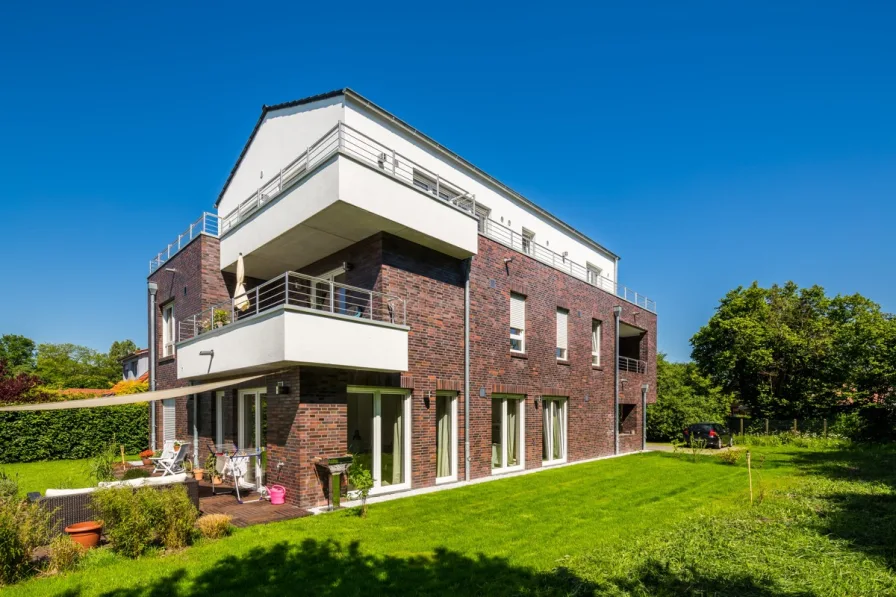 Titelbild - Wohnung kaufen in Oldenburg - Kapitalanlage: Helle Obergeschosswohnung mit sonnigem Balkon in der Heinrich-Renken-Straße