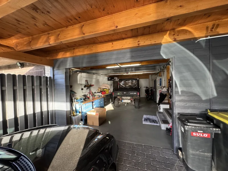 Garage & Carport