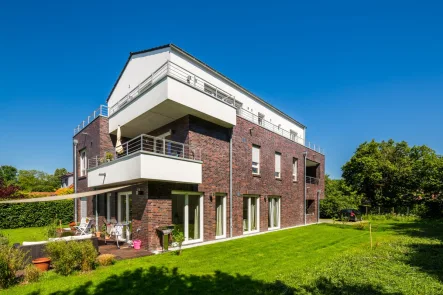 Außenansicht - Wohnung kaufen in Oldenburg - Großzügige Erdgeschosswohnung mit traumhafter Terrasse in ruhiger Lage